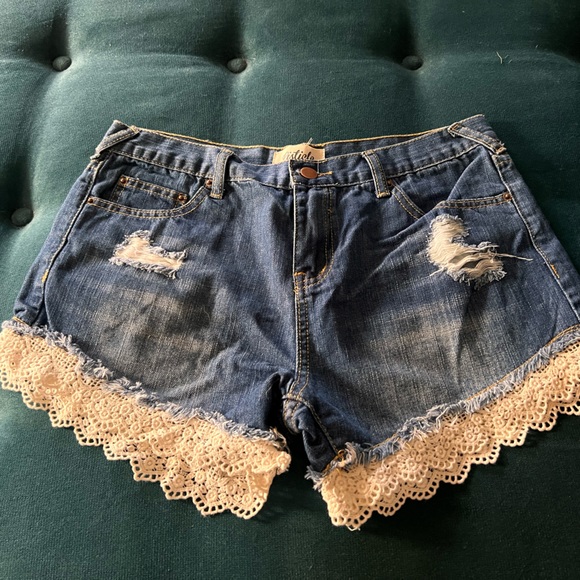 Listicle Lace Trim Jean Shorts Size: medium - Picture 2 of 6